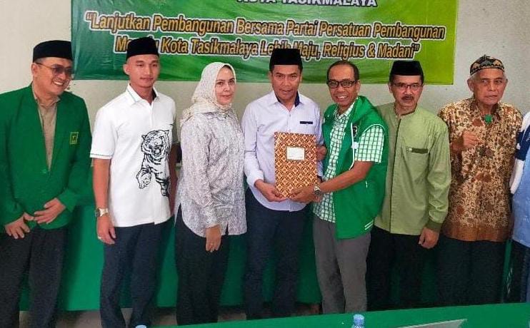 Azis Rismaya Percaya Diri Serahkan Formulir Calon Wali Kota Tasikmalaya