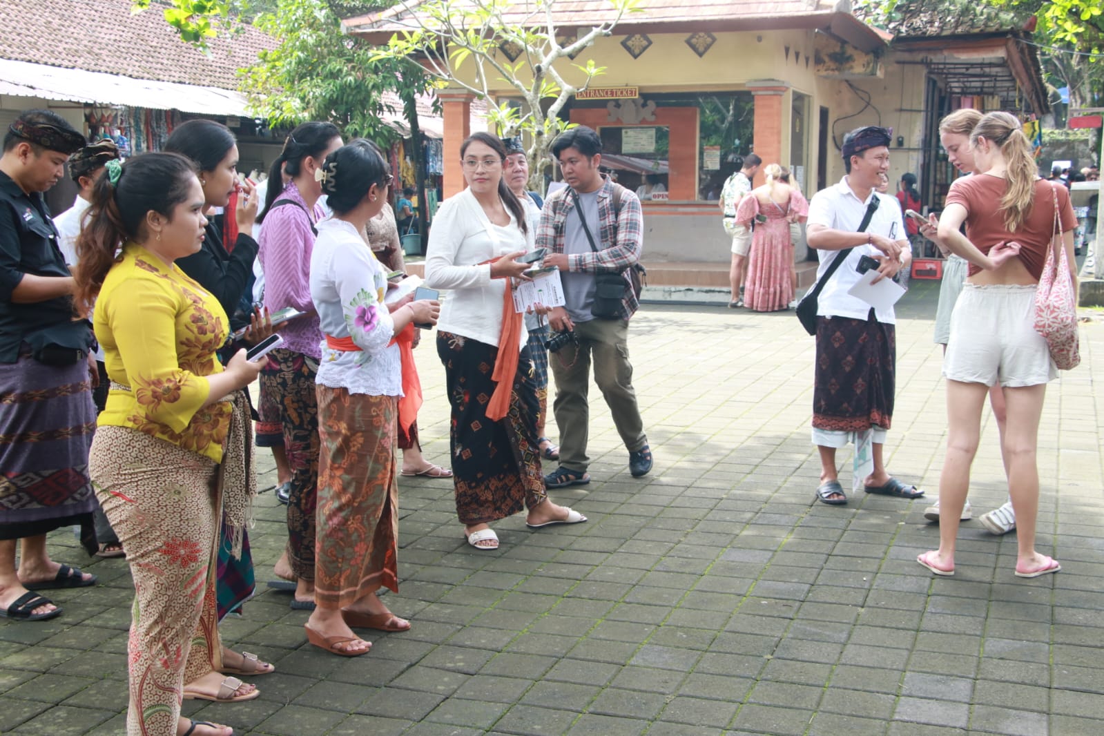 Dispar Bali Terus Sosialisasikan Pungutan Wisatawan Asing