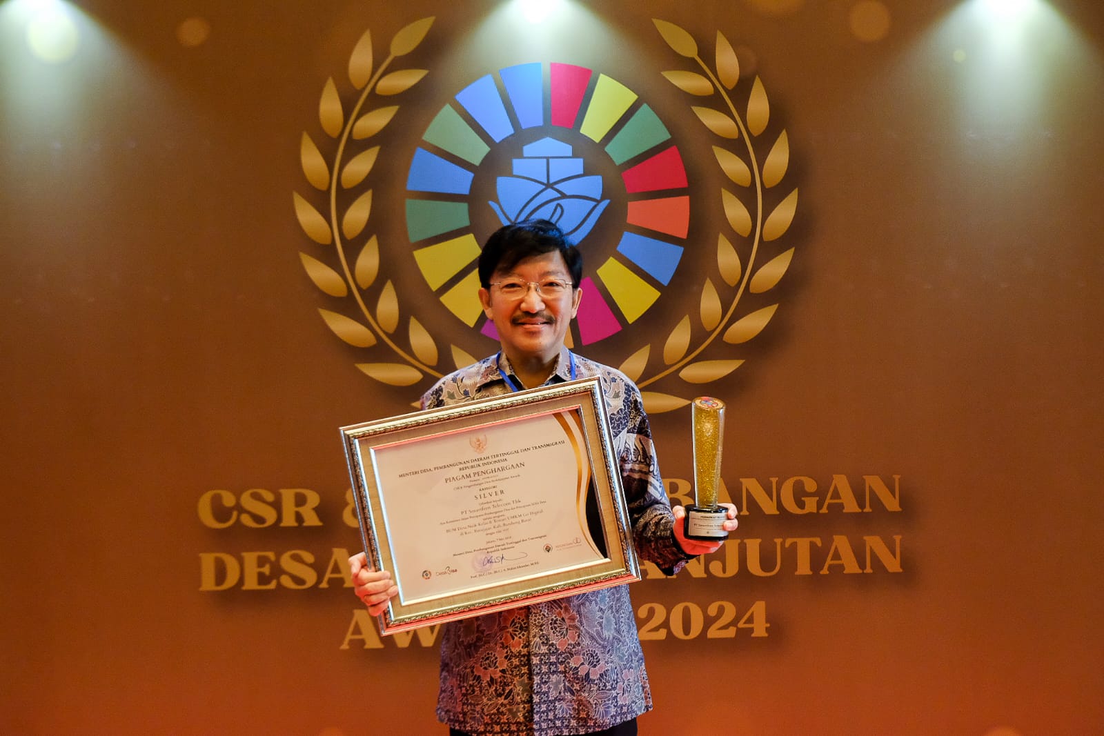 Smartfren Sabet CSR dan PDB Awards 2024 dari Kementerian PDTT