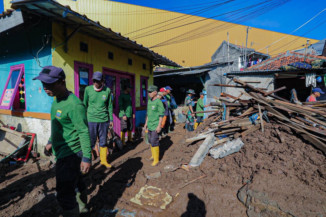 Pipa Saluran Airnya Meledak, Perumda PDAM Tirtawening Minta Maaf