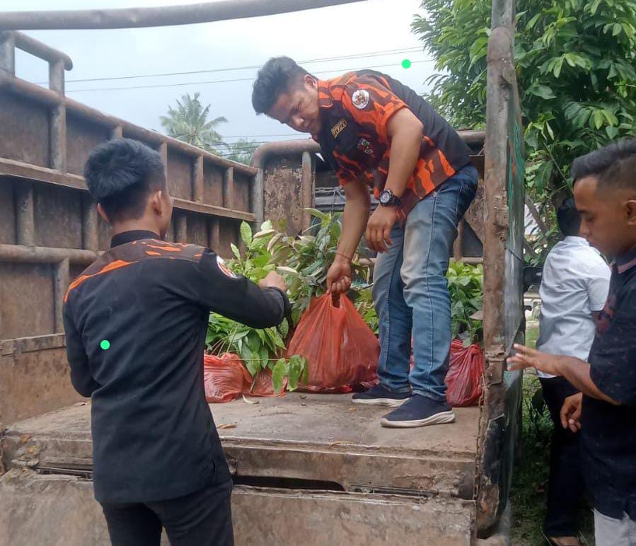 Jaga Kelestarian Hidup, SAPMA-PP Tanam 1000 Pohon di Desa Karang Sari