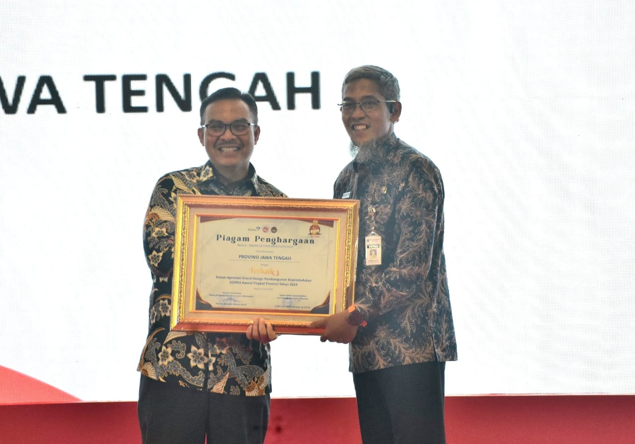 Pemprov Jateng Raih Penghargaan Grand Design Pembangunan Kependudukan Award