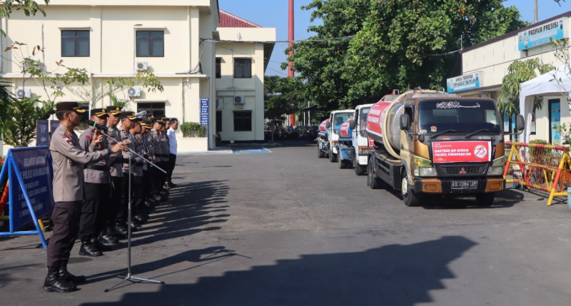 Polres Karanganyar Gelontorkan Air Bersih untuk Warga Desa Krendowahono