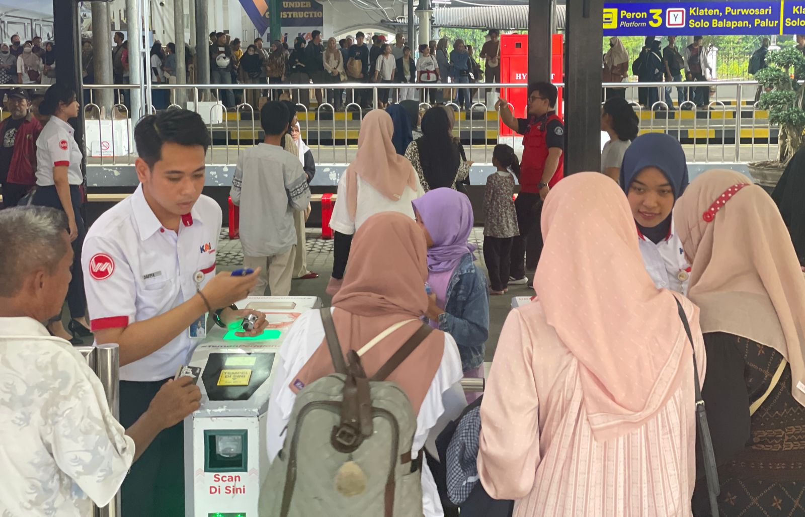 Libur Idul Adha, KAI Commuter Layani Hampir 95 Ribu Penumpang Di ...