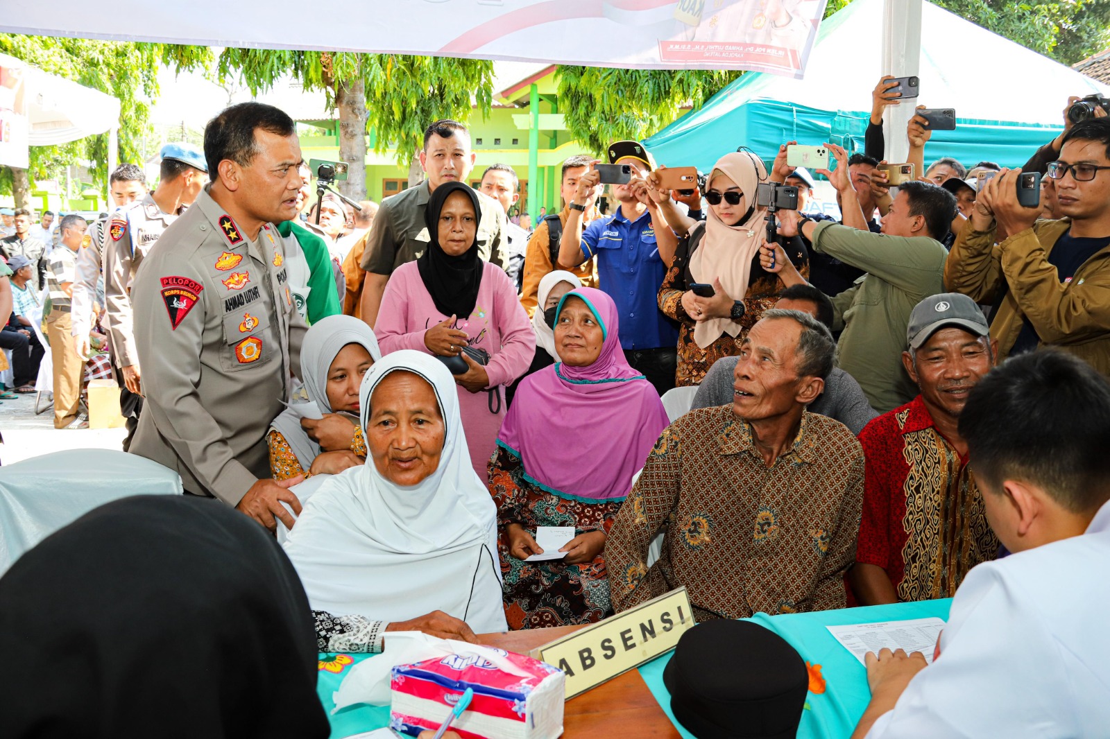 Sambut HUT Bhayangkara, Polda Jateng Gelar Baksos di Klenteng Sampokong