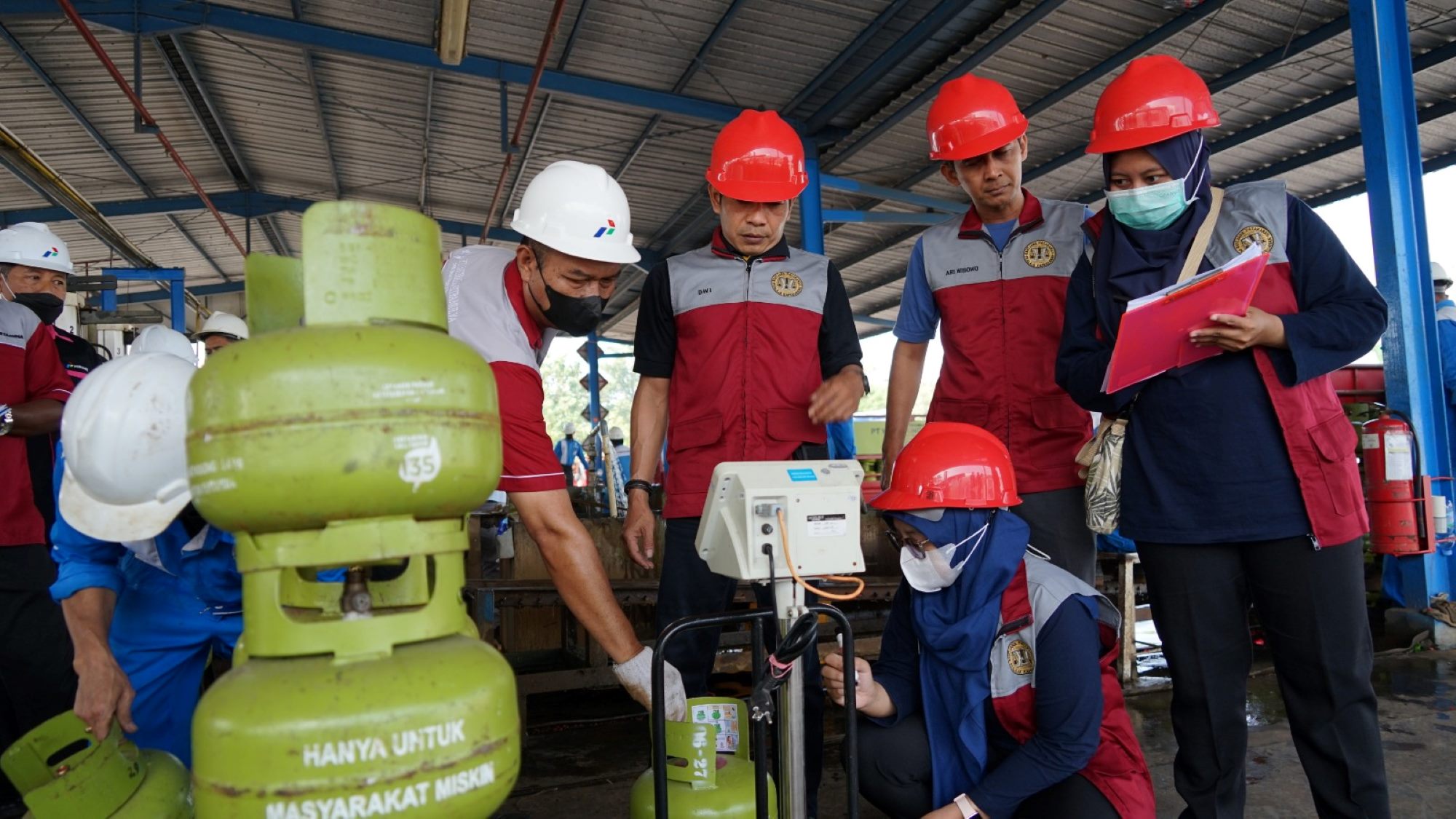 UPTD Metrologi Legal Sleman Lakukan Uji Petik Timbang Gas Elpiji 3 Kilogram