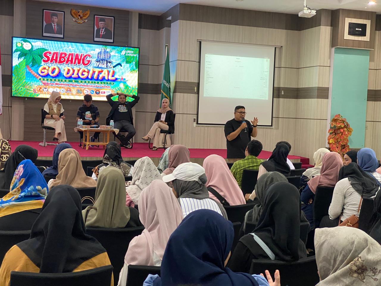 Tamado Group bersama Trans Digital Cemerlang menggandeng Seratus Kata Literasi Community untuk menggelar seminar dan workshop Sabang Go Digital di Gedung Pulau We Kota Sabang Provinsi Aceh, Rabu (24/7).