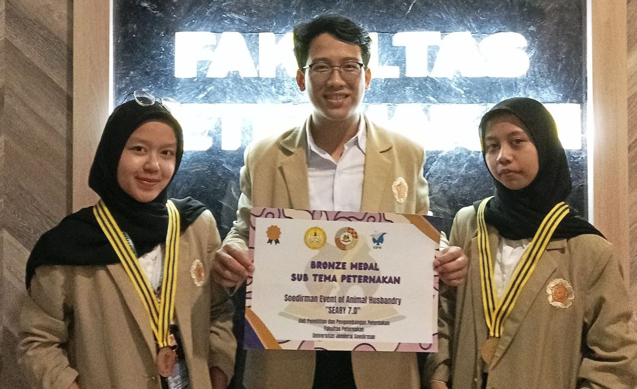 Mahasiswa Peternakan UGM menangi lomba esai nasional.