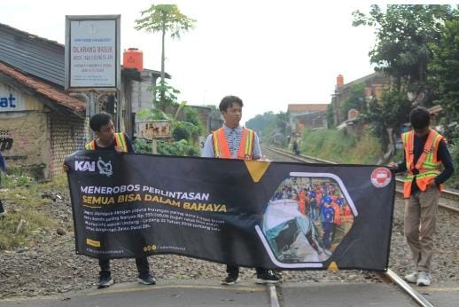 Daop 2 Bandung Terus Edukasi Warga Soal Bahaya di Jalur Perlintasan