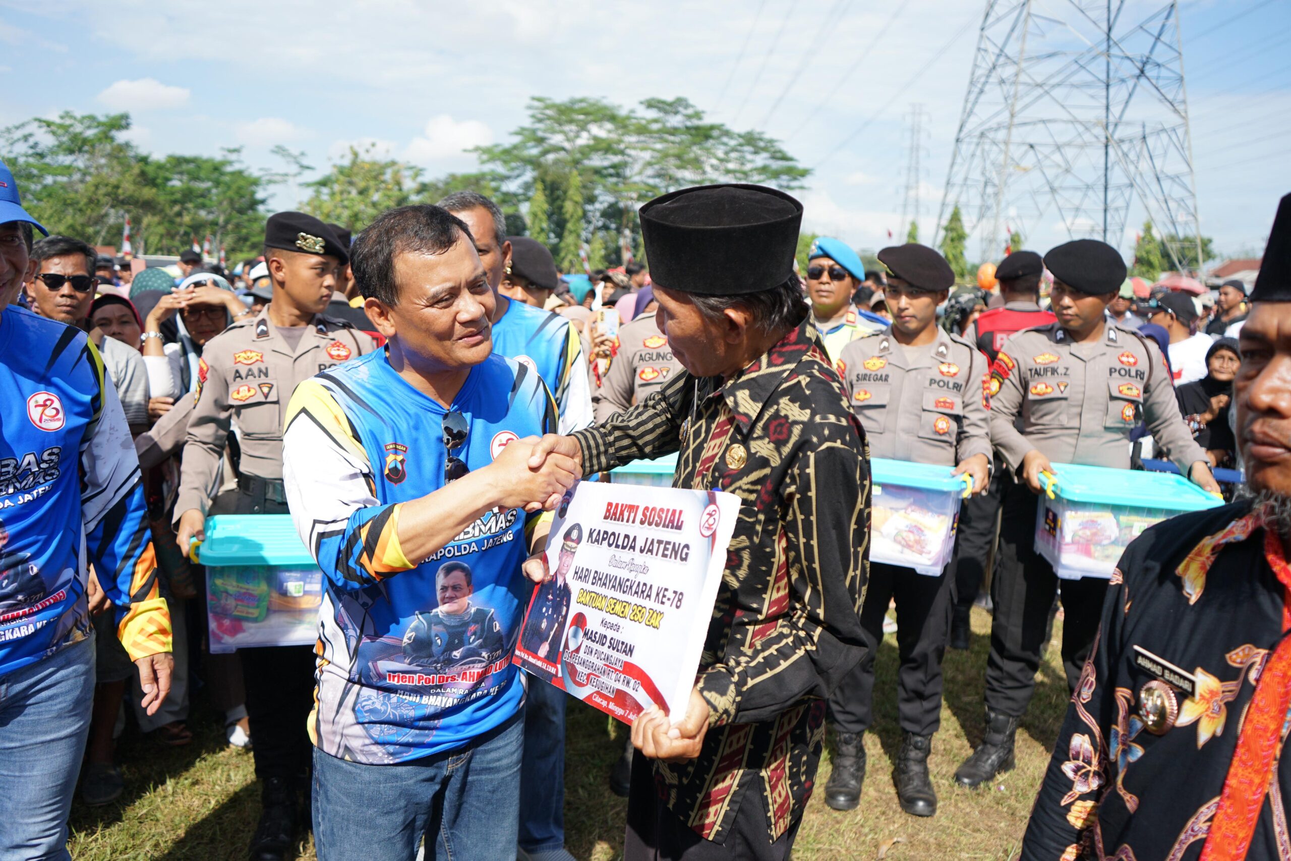 Kapolda Jateng Ahmad Luthfi Bakti Sosial di Cilacap