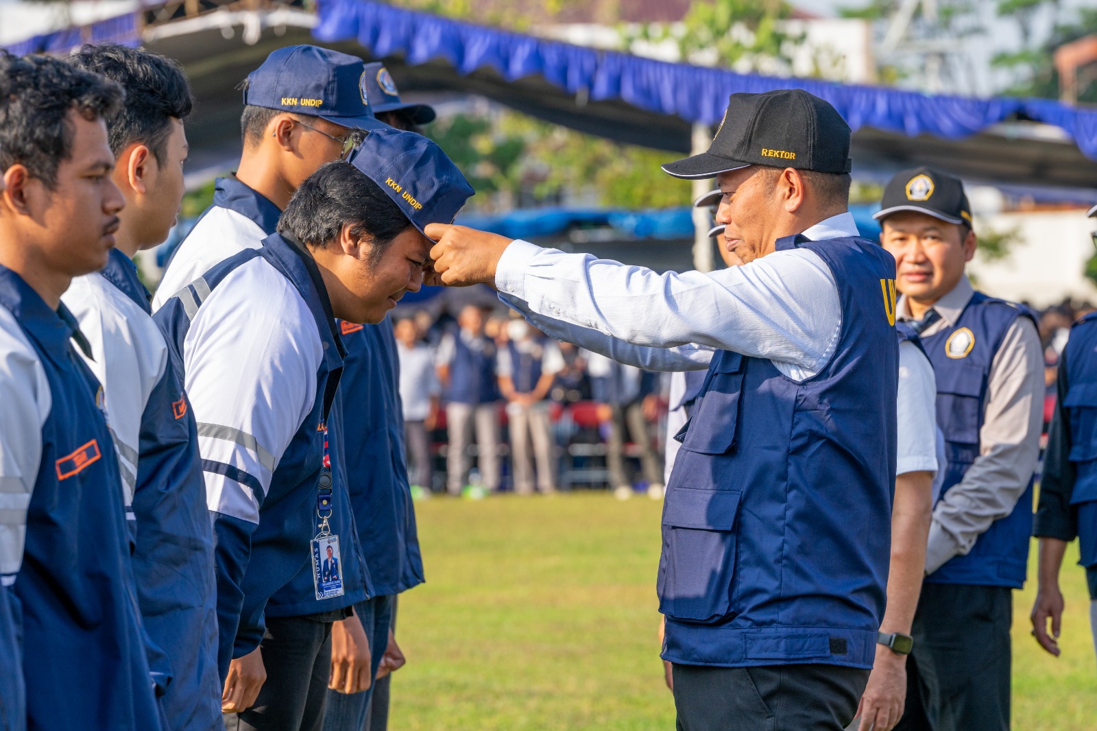 Rektor Universitas Diponegoro (UNDIP), Prof. Suharnomo melepas 7.254 mahasiswa untuk melaksanakan program Kuliah Kerja Nyata (KKN)