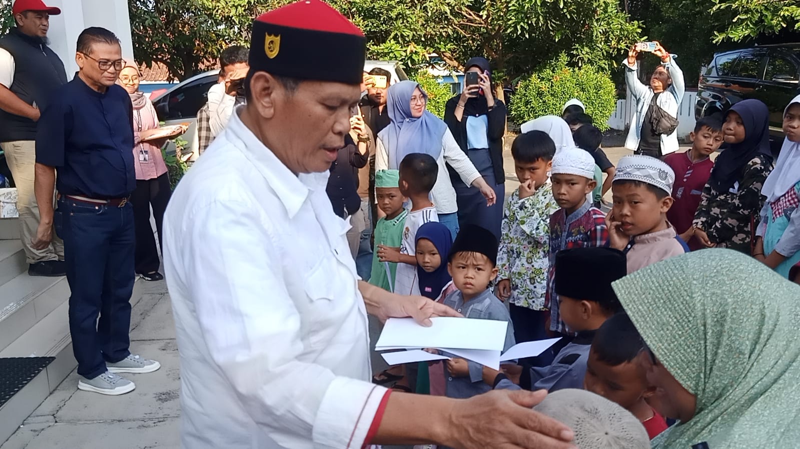 Sambut 10 Muharram, Perumdam Tirta Mukti Cianjur Salurkan Santunan untuk Anak Yatim