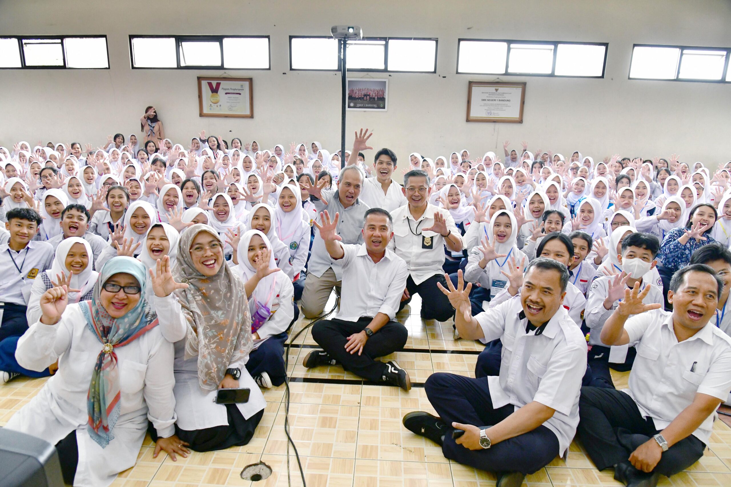 Pj Gubernur Jabar Bey Machmudin kecewa adanya ratusan siswa dianulir karena kecurangan.