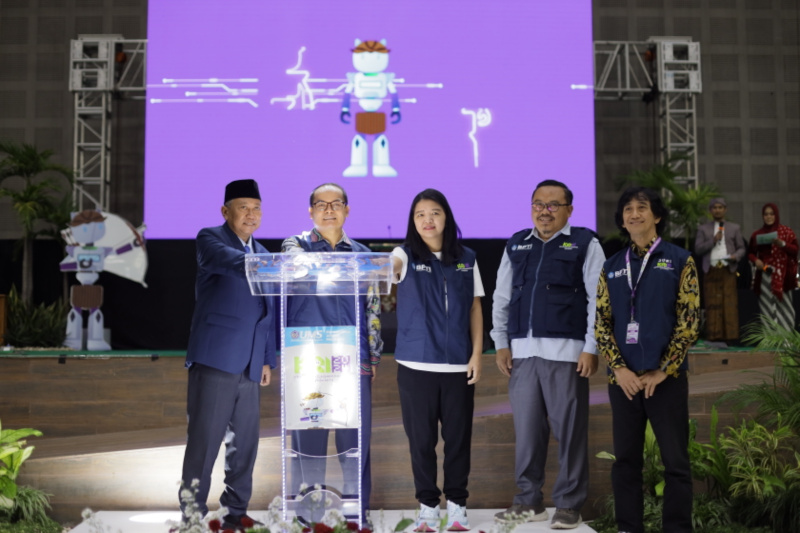 Kontes Robot Indonesia di Edutorium UMS Pukau Kelompok Milenial