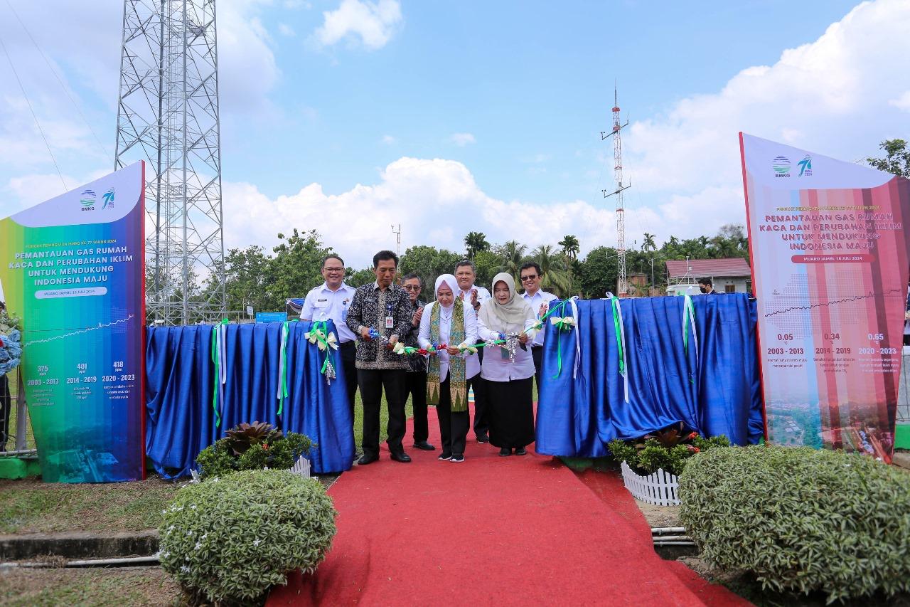 BMKG membangun tower gas rumah kaca (GRK) beserta pos pemantauan GRK di sejumlah wilayah di Indonesia.