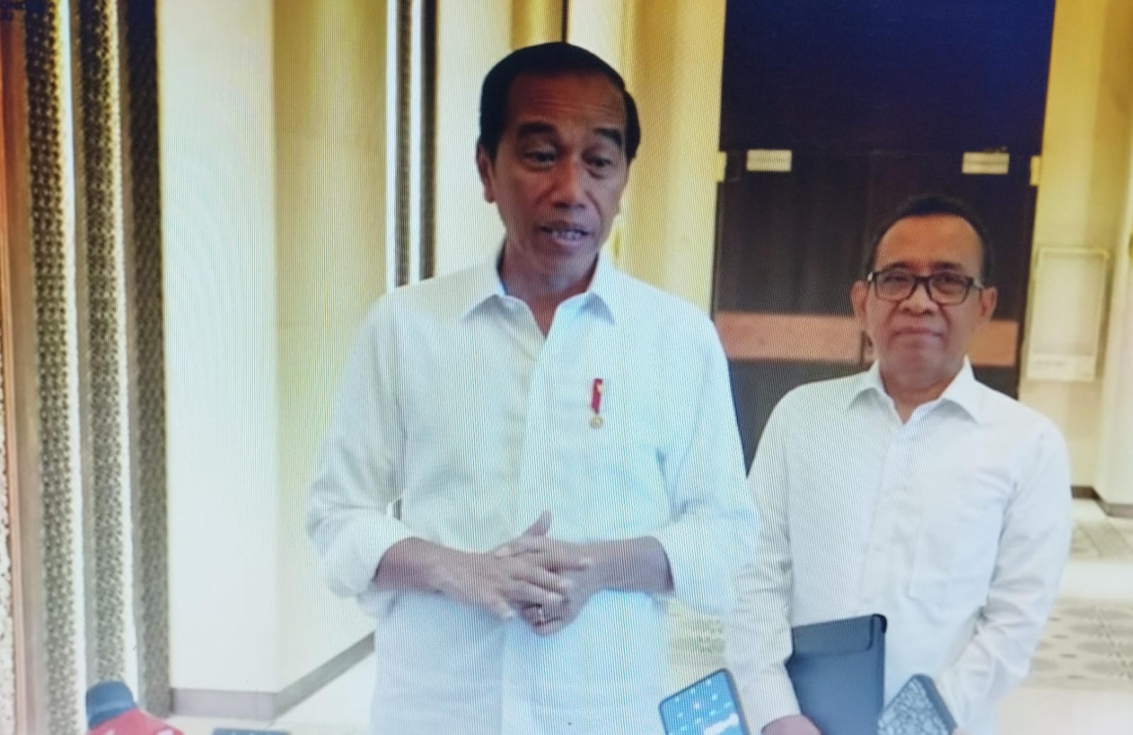 Presiden Jokowi saat memberi keterangan di Istana IKN.