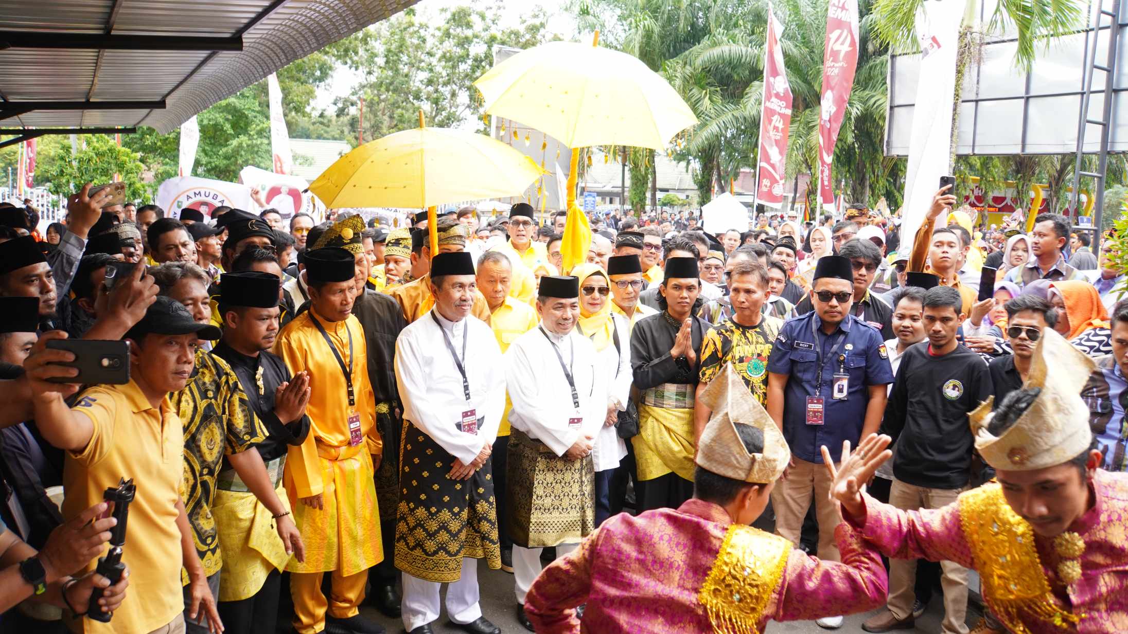 Paslon Gubernur Riau Syamsuar-Mawardi Mendaftar ke KPU