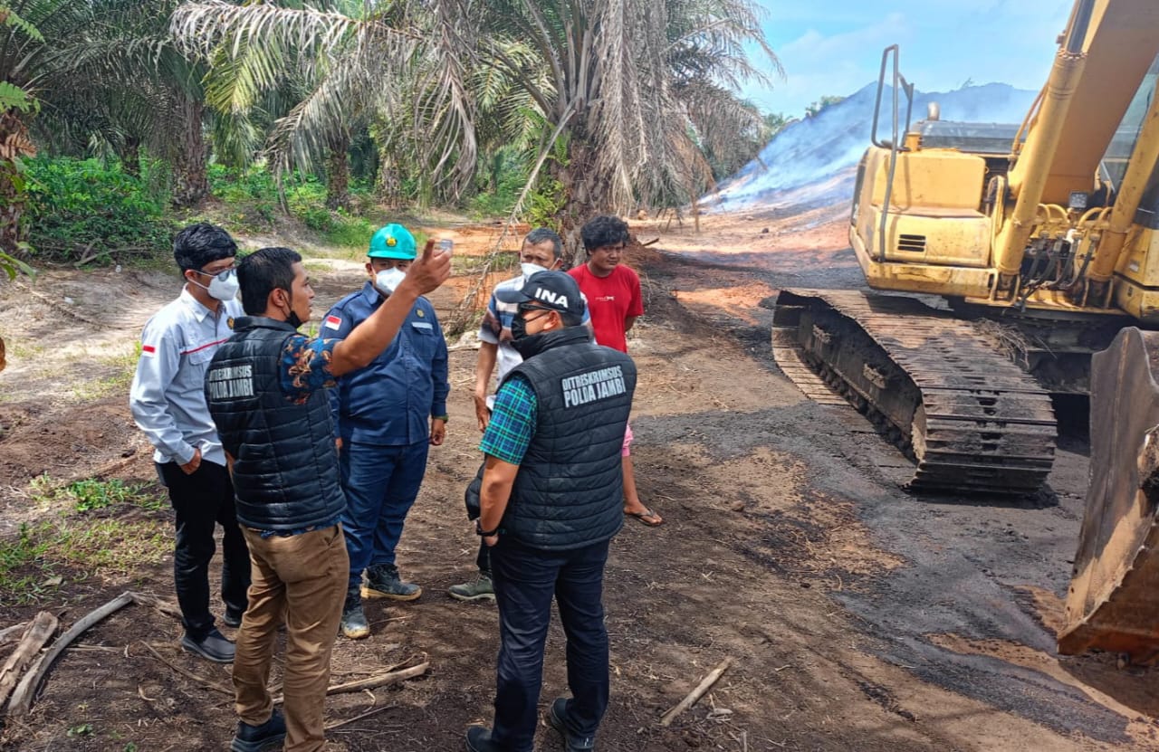 Tim Gabungan Melokalisasi Kebakaran Batubara di Muarojambi