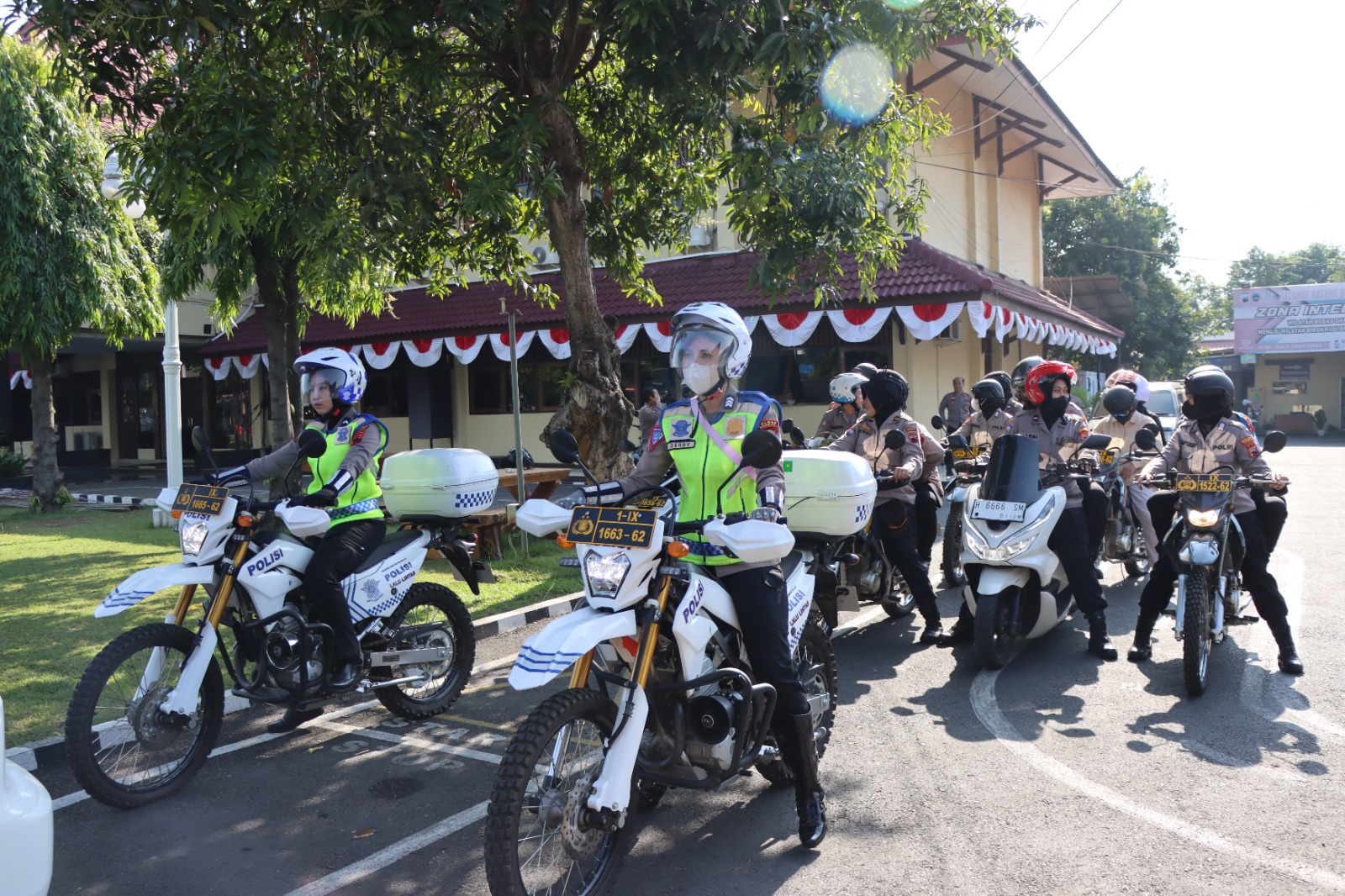 Polwan Polres Kendal menggelar aksi Gatur dan Patroli sambut Hari Jadi Polwan ke-76