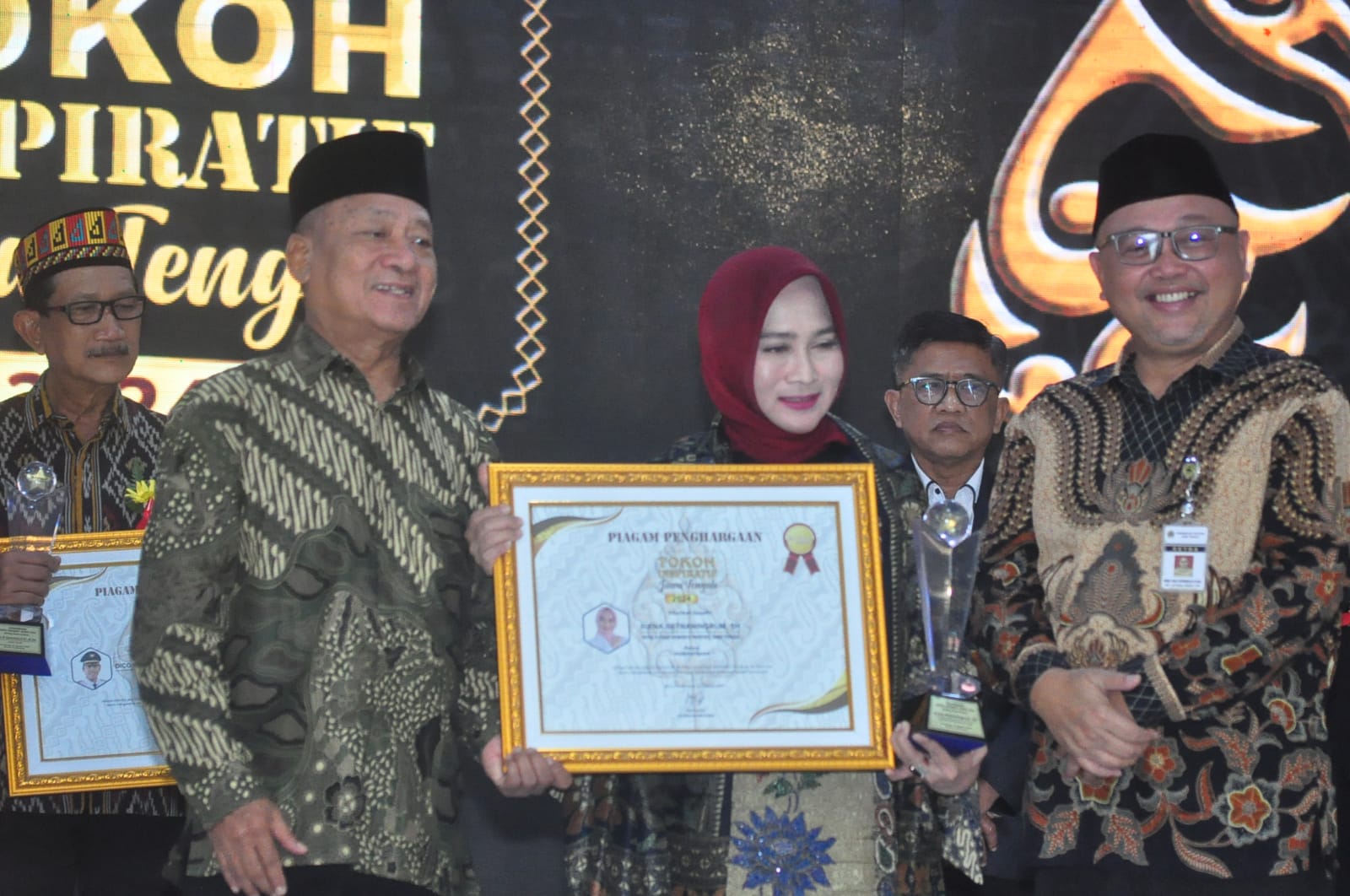 Penghargaan Tokoh Inspiratif Jawa Tengah Meriah