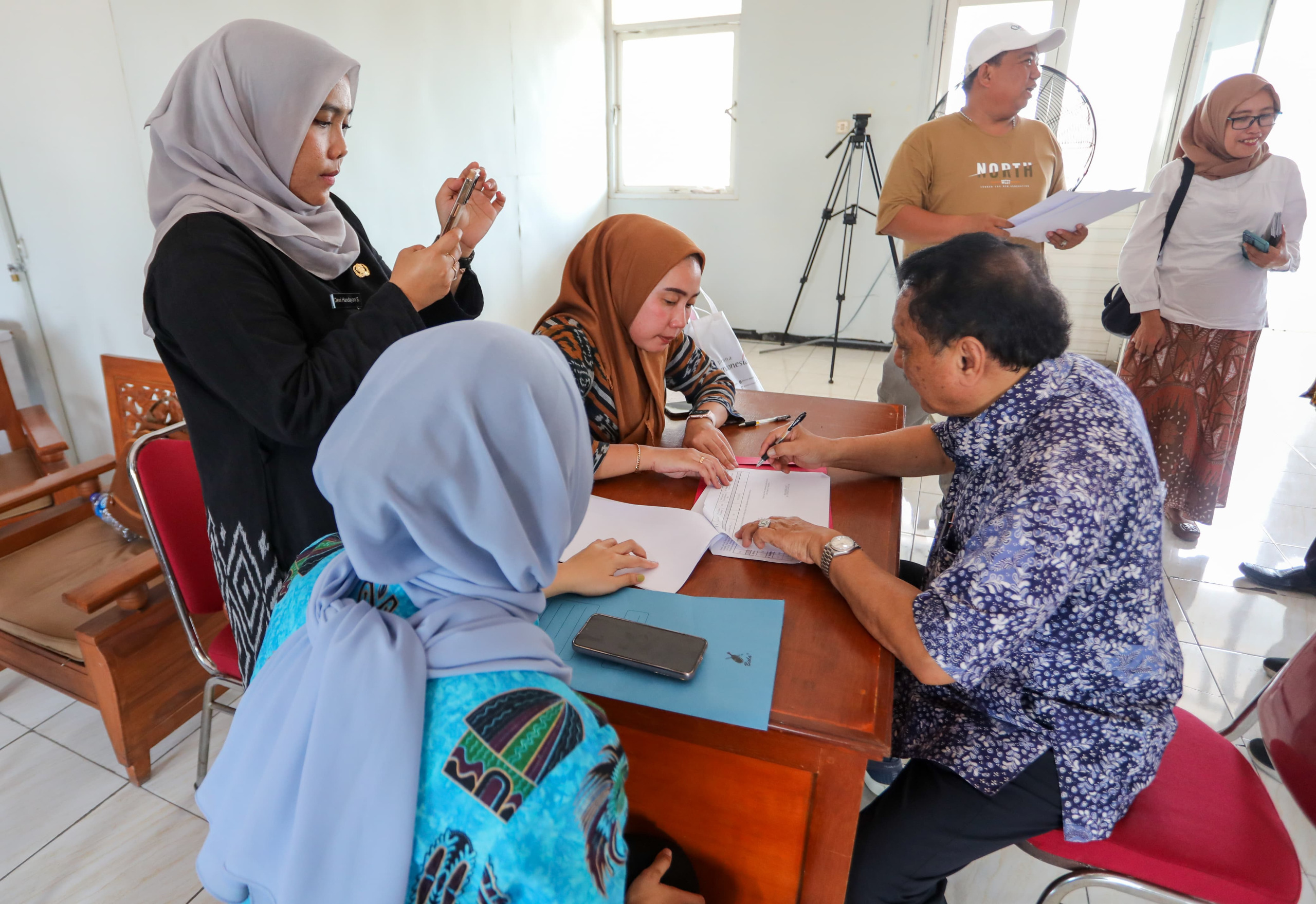 Pemerintah Provinsi Jawa Tengah melaksanakan pembayaran dana kerohiman pada penanganan dampak sosial kemasyarakatan, dalam rangka Penyediaan Tanah untuk Pembangunan Jalan Tol Semarang-Demak Seksi 1 (Kaligawe-Sayung) Tahap II.