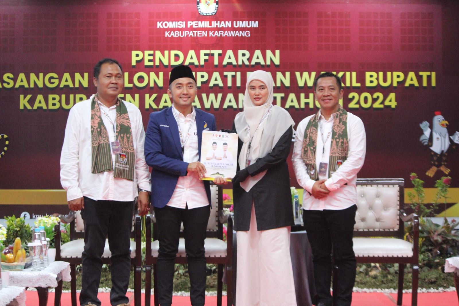 Daftar ke KPU Karawang, Paslon Aep-Maslani Bidik 60% Suara