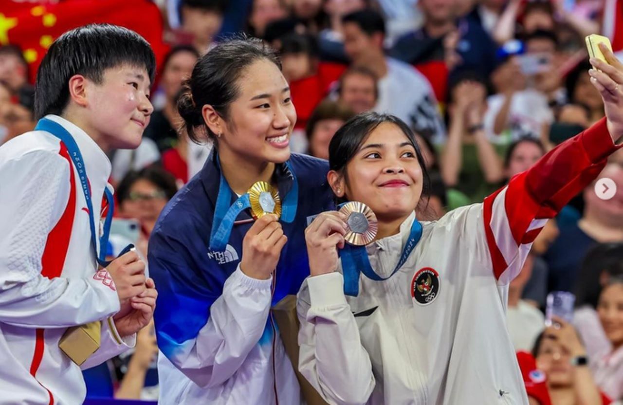 Gregoria, Atlet Indonesia Pertama Pakai Seragam Podium