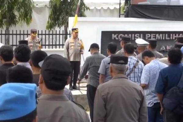 375 Aparat Amankan Pendaftaran Cawalkot di KPU Makassar