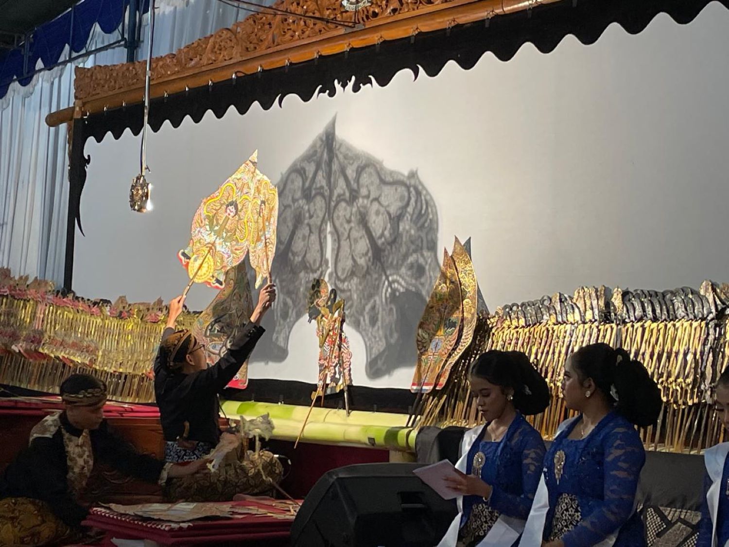 FAKULTAS Filsafat Universitas Gadjah Mada Yogyakarta menggelar pertunjukan wayang kulit dalam rangka Dies Natalis