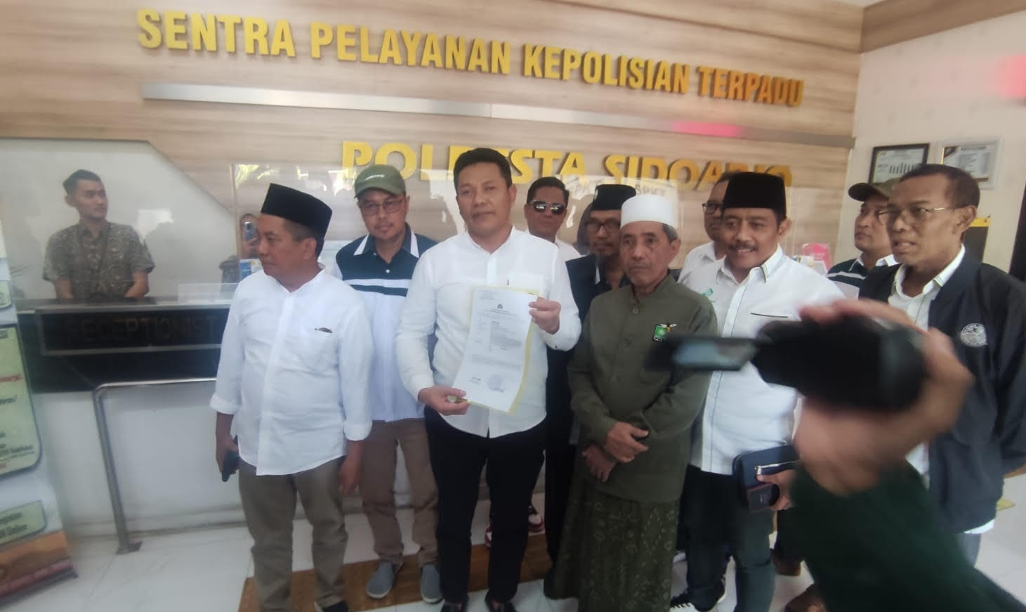 SELURUH jajaran Dewan Pengurus Cabang (DPC) PKB Sidoarjo melaporkan Lukman Edy ke polisi.