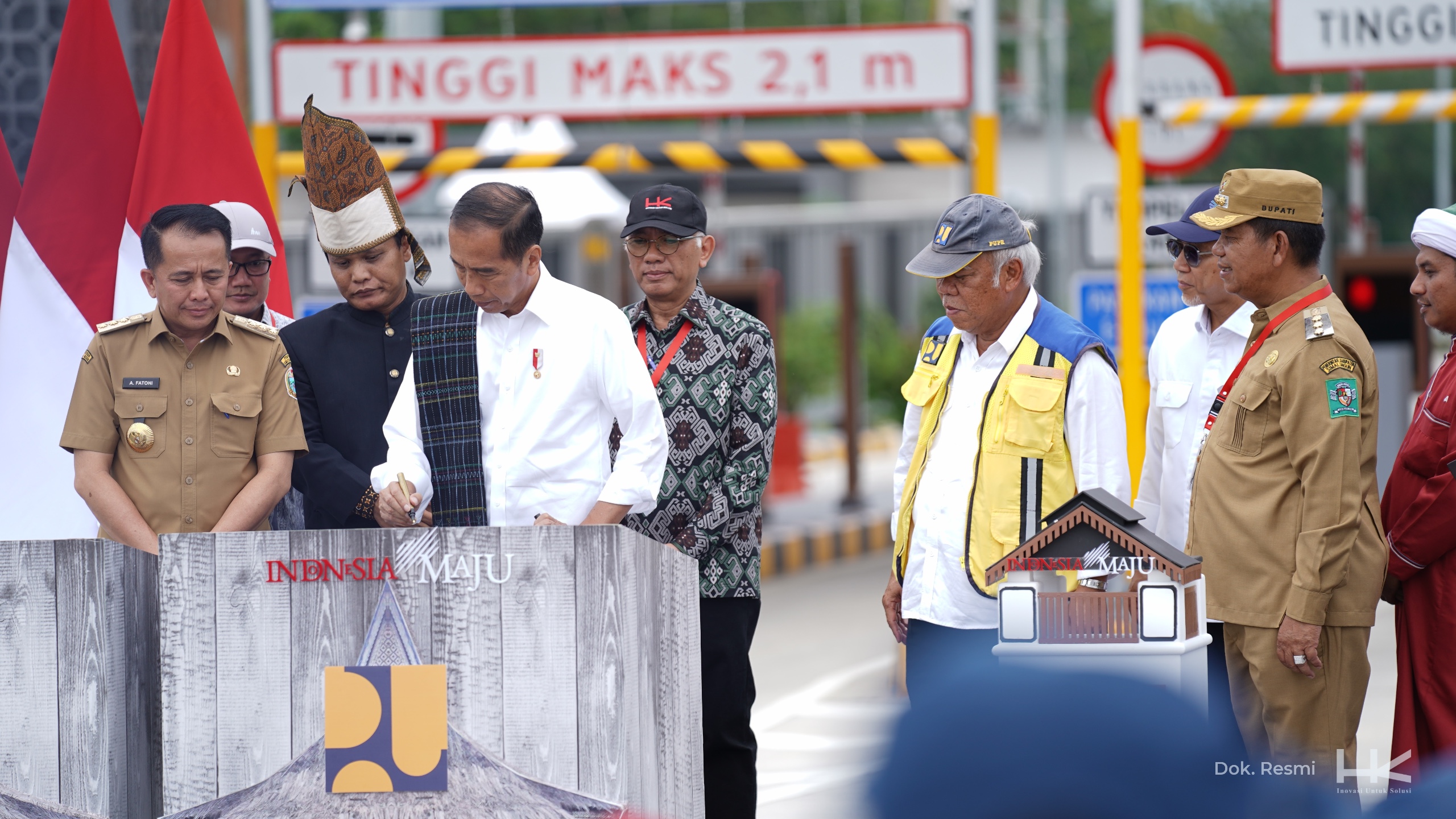 Presiden Jokowi Resmikan Dua Ruas Tol Trans Sumatra di Sumut