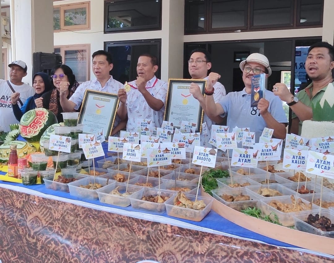 UNDIP Pecahkan Rekor MURI Tumpeng Nasi Jagung Lauk Ayam