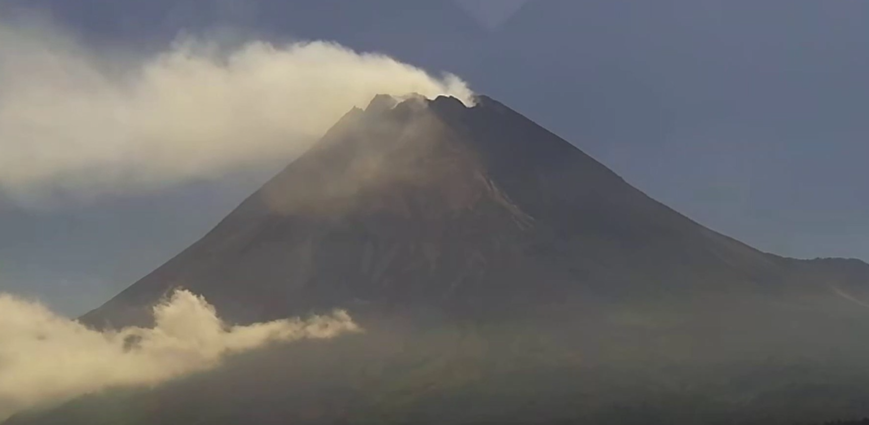 Merapi Alami 1.041 Gempa Guguran selama Sepekan