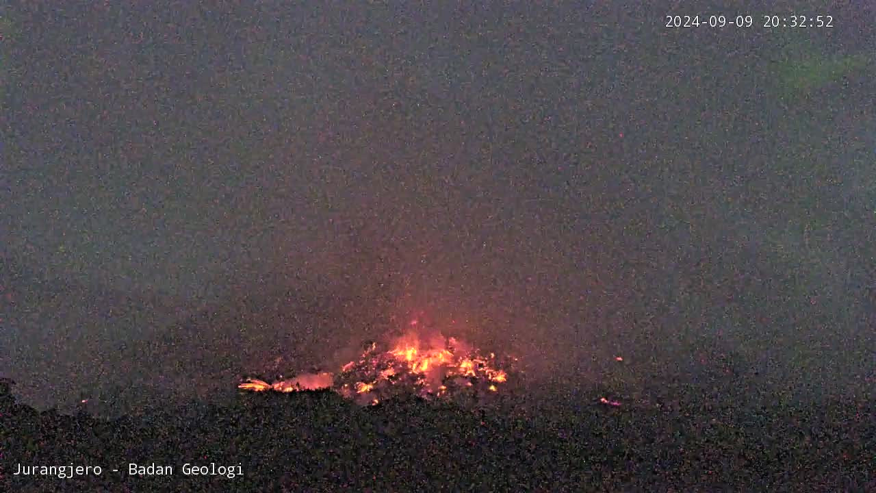 Awan Panas Guguran Gunung Merapi Meluncur ke Arah Barat