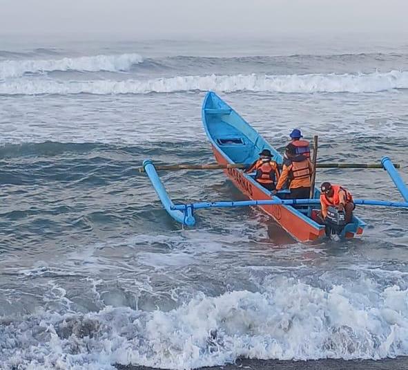 Basarnas terus melakukan pencarian dan penyelamatan korban terseret arus muara Sungai Opak di Tirtohargo, Bantul.