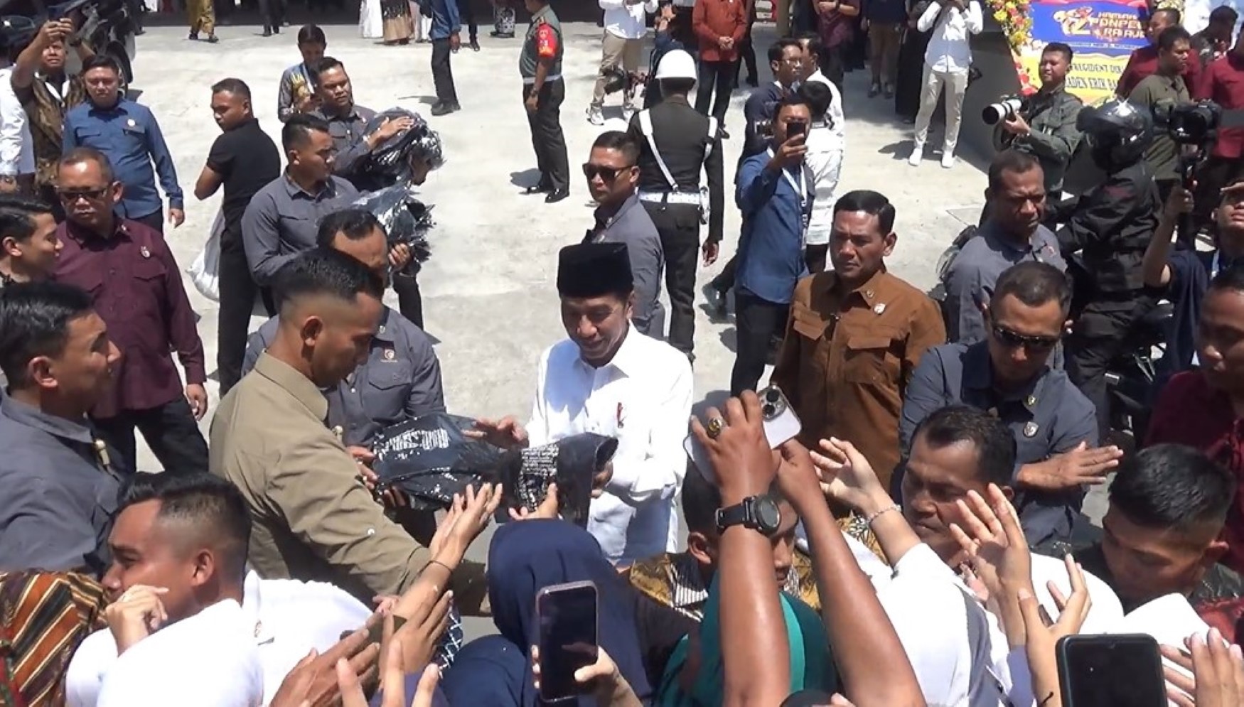 PRESIDEN Joko Widodo mendatangi pertemuan bertajuk Multaqo Presiden dan Ulama Muda di Pondok Pesantren Ora Aji di Dusun Tundan, Purwomartani, Kalasan, Sleman.