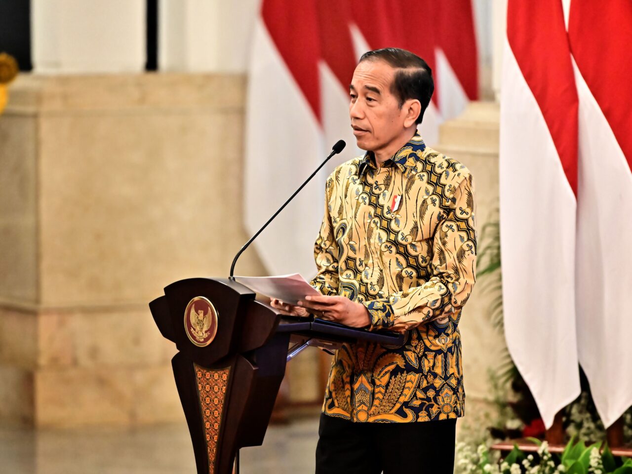 Presiden Jokowi meresmikan smelter tembaga dan pemurnian logam mulia PT Amman dengan nilai investasi Rp21 triliun.