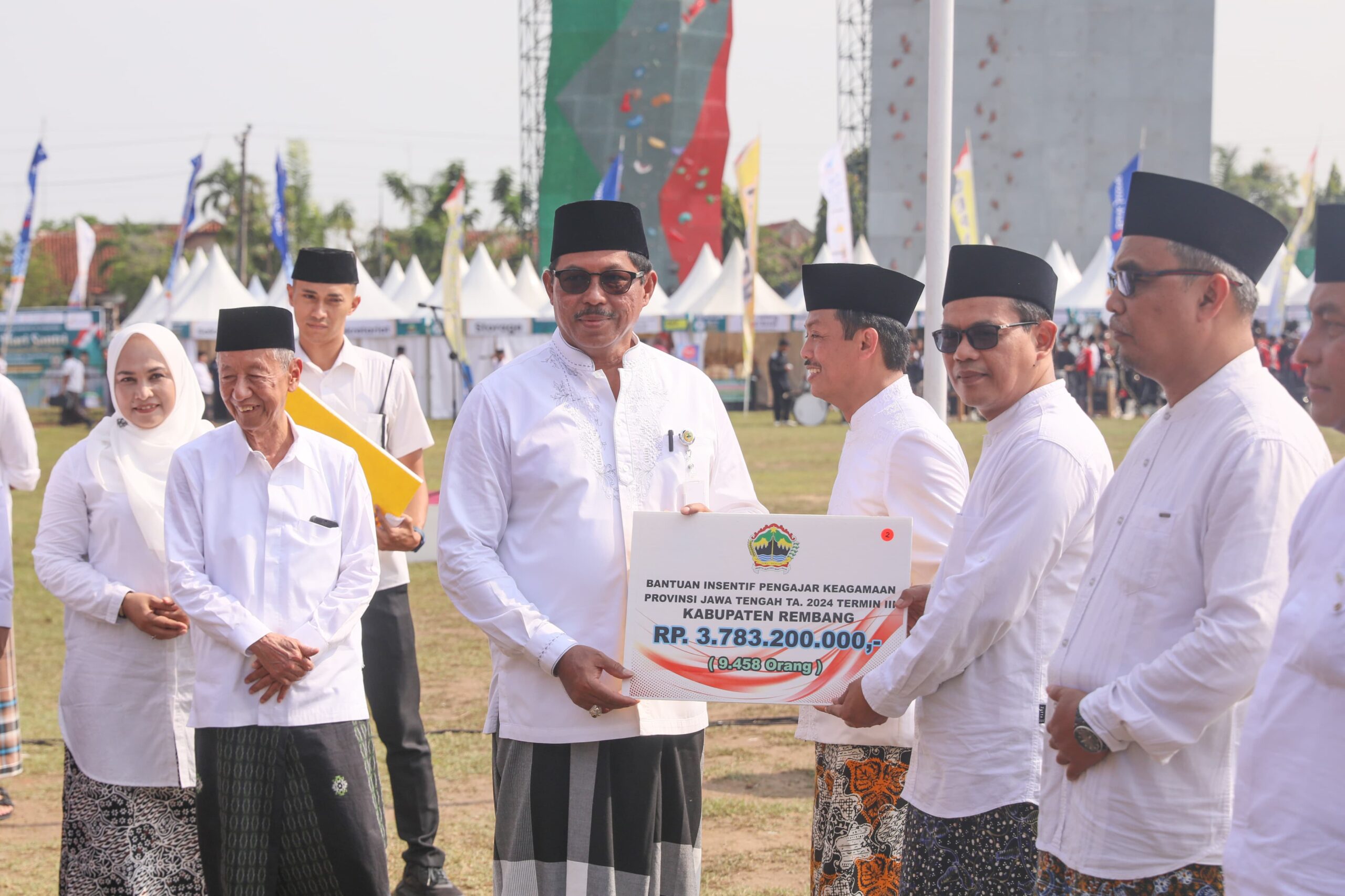 Pemprov Jateng Salurkan Insentif untuk Pengajar di Hari Santri