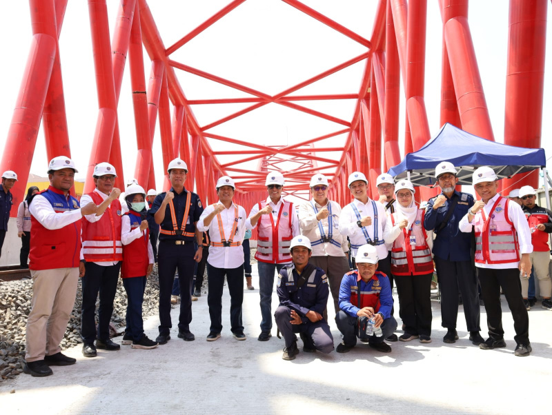 Menhub Tinjau Progres Rel Layang Simpang Joglo