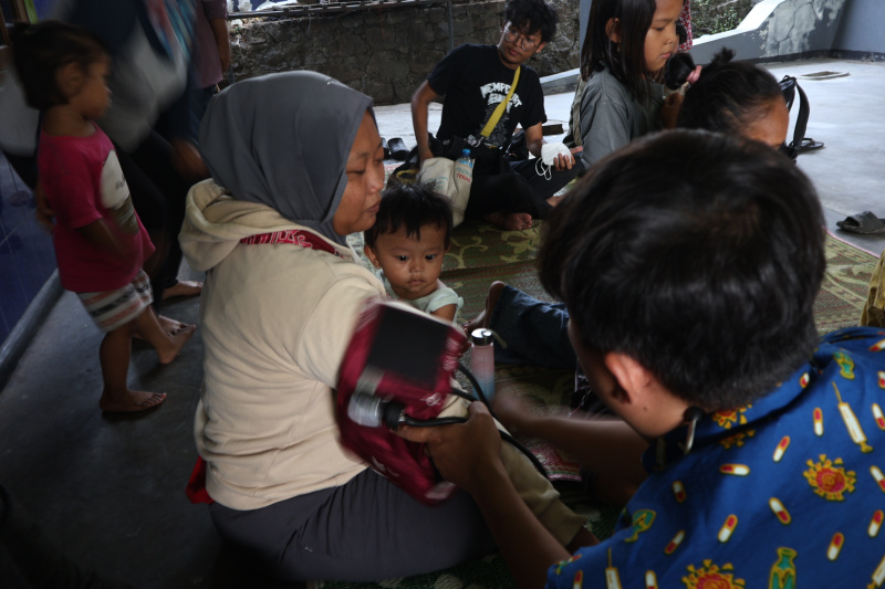 PLTSa Putri Cempo menimbulkan pencemaran yang menyebabkan warga terpapar penyakit.