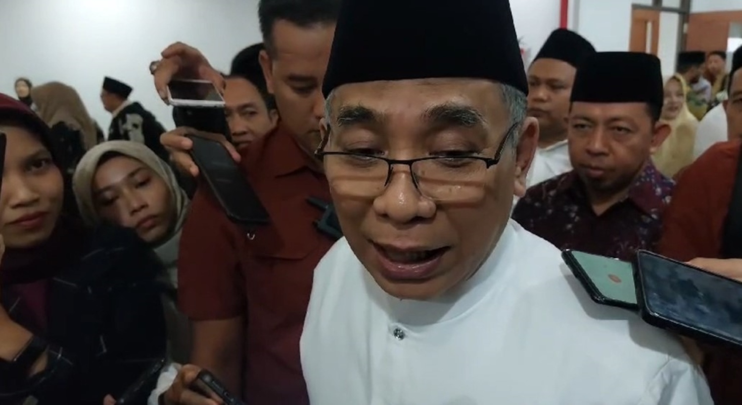 Ketua Umum PBNU KH Yahya Cholil Staquf menyebut kabinet pemerintahan Prabowo -Gibran mendatang akan banyak diisi orang Nahdlatul Ulama.