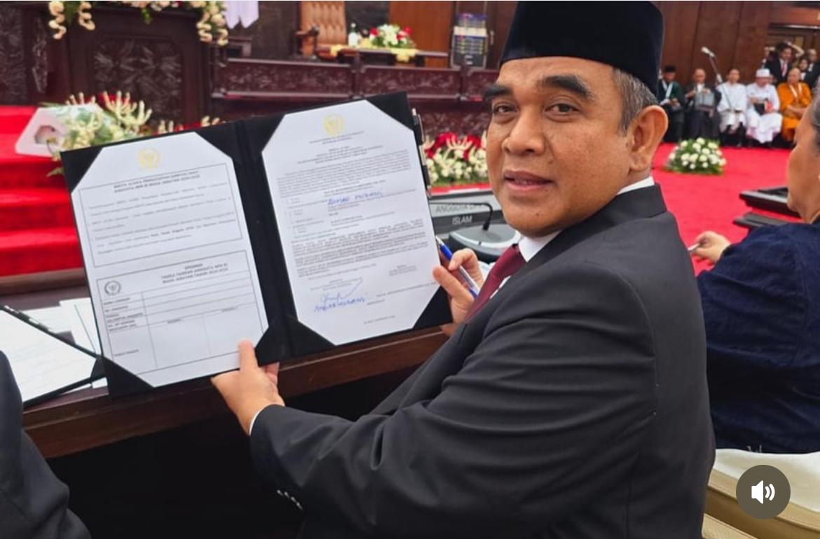 Ahmad Muzani dari Fraksi Partai Gerindra menjadi Ketua MPR RI Periode 2024-2029.