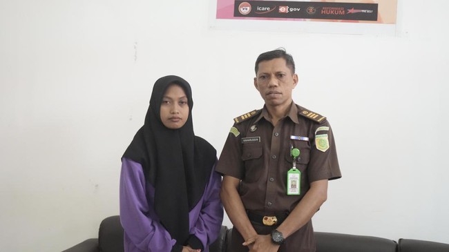 Supriyani mendadak diajak mediasi menjelang sidang perdana.