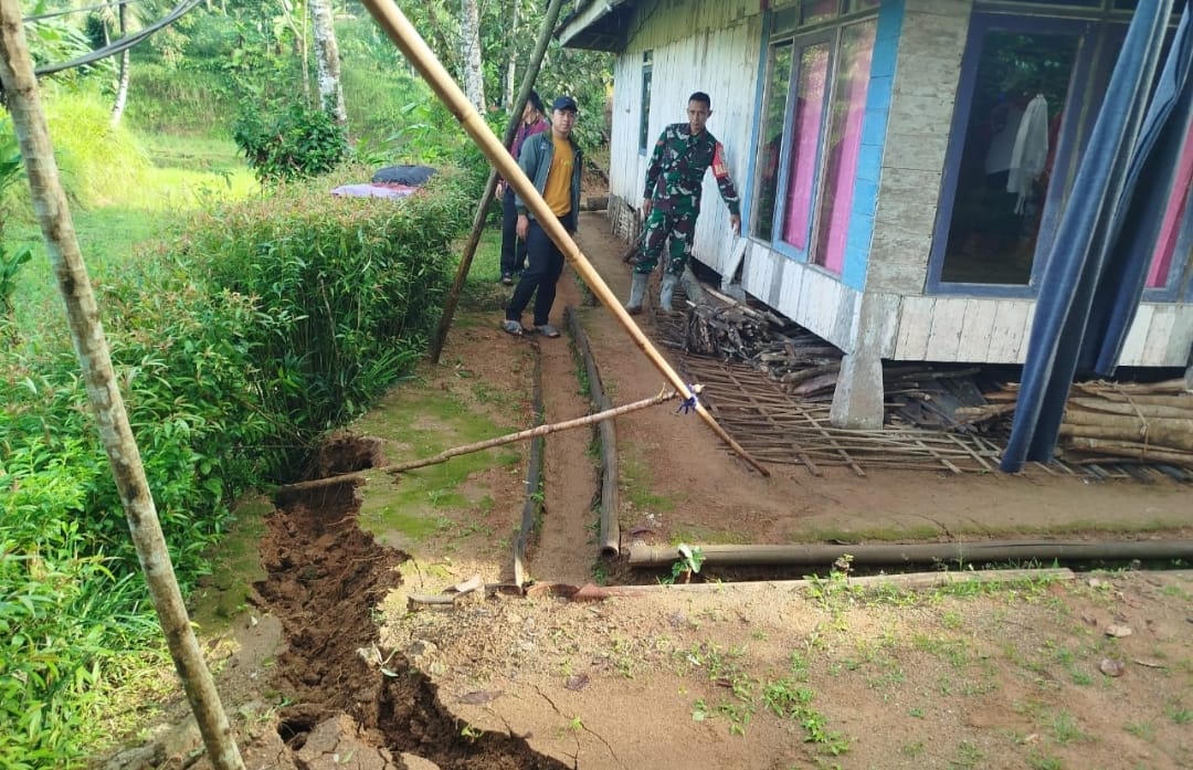 Puluhan Rumah di Cianjur Rusak akibat Pergerakan Tanah dan Longsor