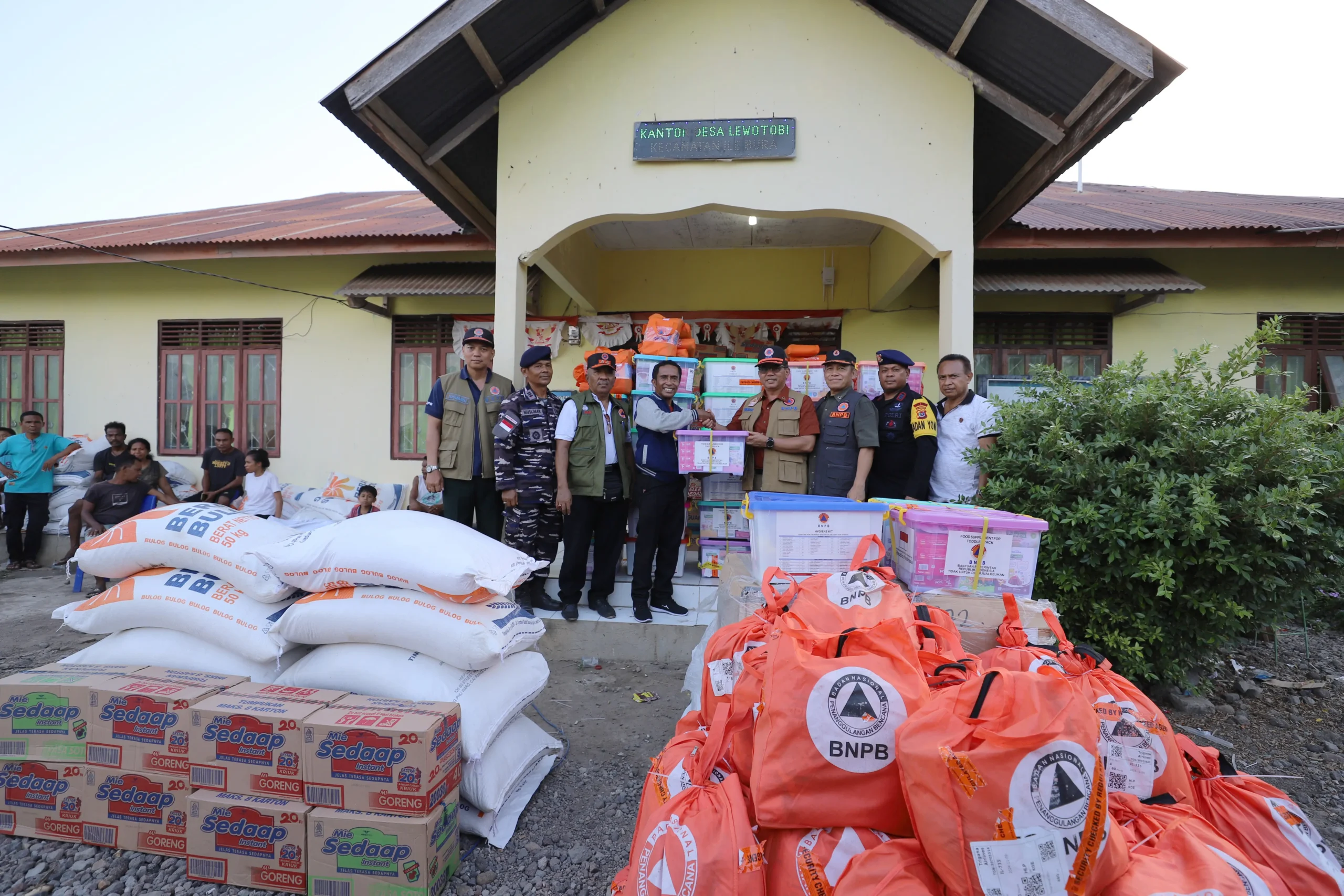 BNPB Salurkan Bantuan Logistik untuk Pengungsi Terisolir