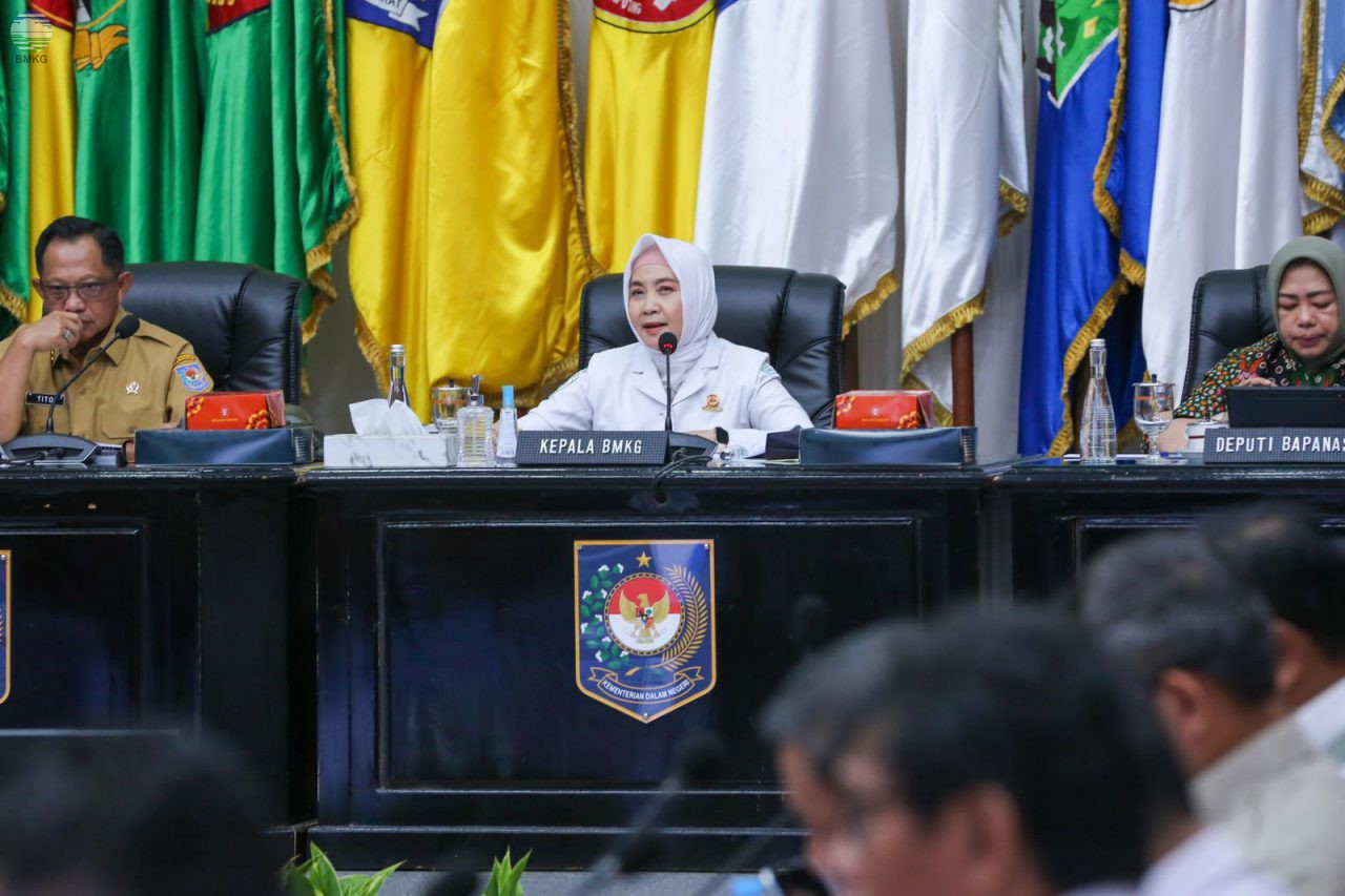 banjir lahar hujan dari gunung lewotobi laki-laki harus diwaspadai.