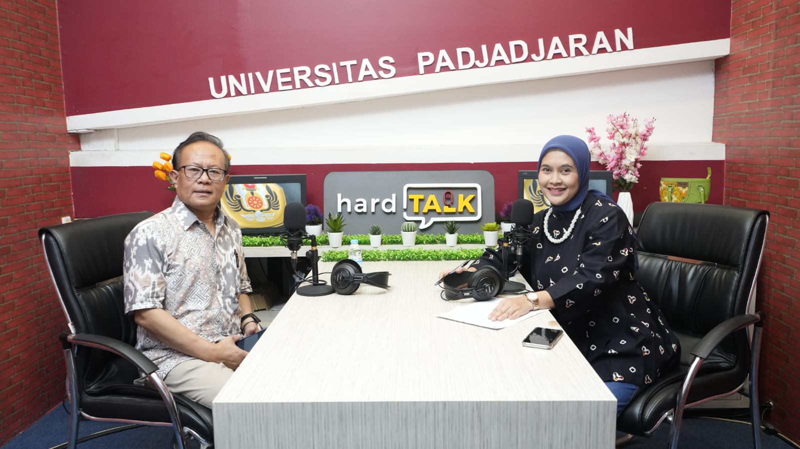 Di tangan tim peneliti dari Fakultas Ilmu Budaya Universitas Padjadjaran Bandung, engkle mampu bangkit lagi dengan wajah baru.