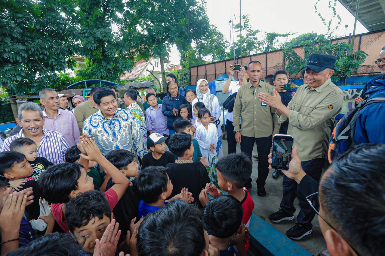 UNTUK meningkatkan kualitas hidup masyarakat, pemerintah akan merelokasi warga yang tinggal di bawah jembatan dan kawasan tidak layak lainnya.