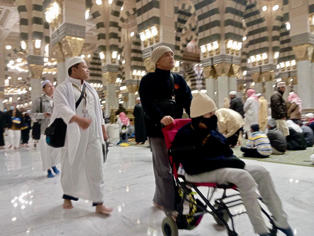 Ahmad Luthfi Doakan Warga Jateng dari Masjid Nabawi