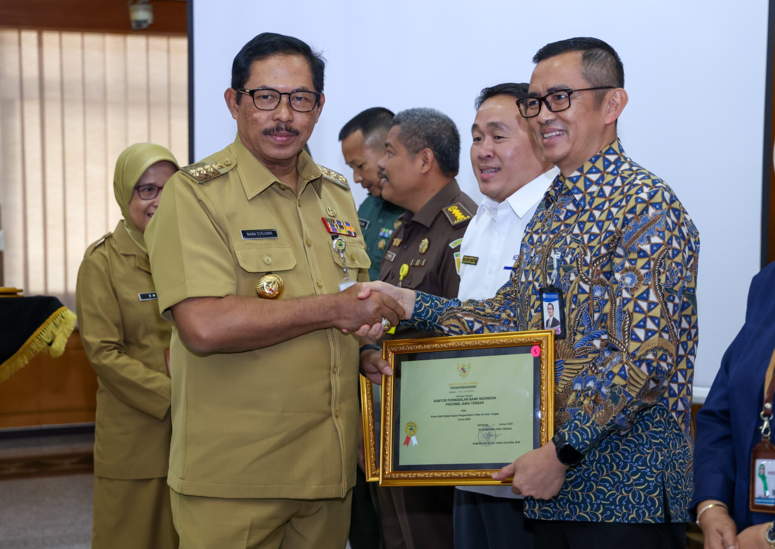 12 anggota tpid eksternal mendapat penghargaan dari pemprov jateng